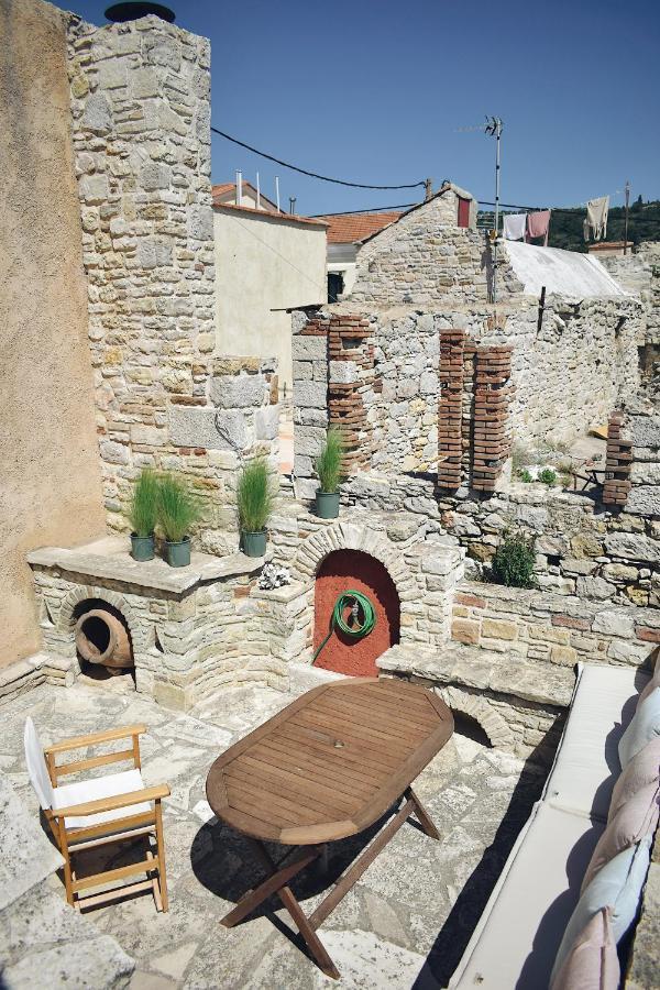 Kalamoti Yi Artistry 1-Bedroom Medieval Holiday House מראה חיצוני תמונה