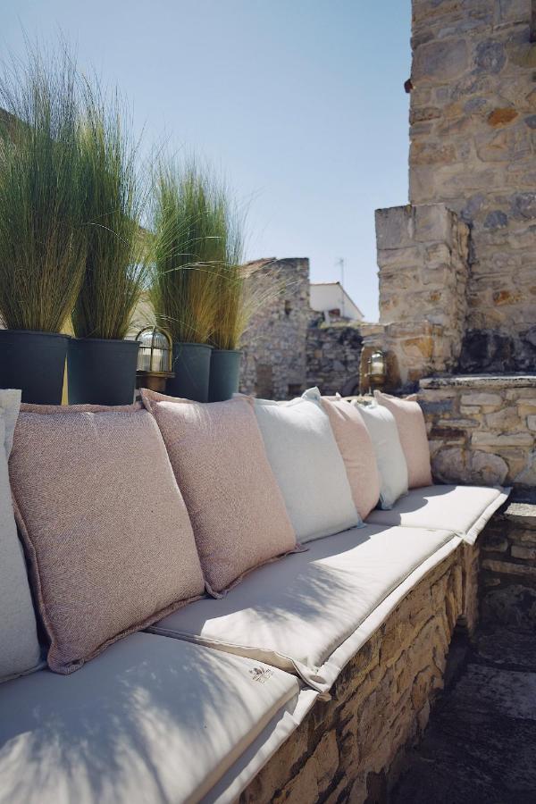 Kalamoti Yi Artistry 1-Bedroom Medieval Holiday House מראה חיצוני תמונה