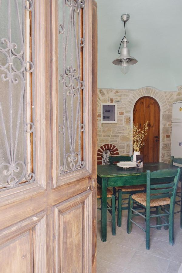 Kalamoti Yi Artistry 1-Bedroom Medieval Holiday House מראה חיצוני תמונה