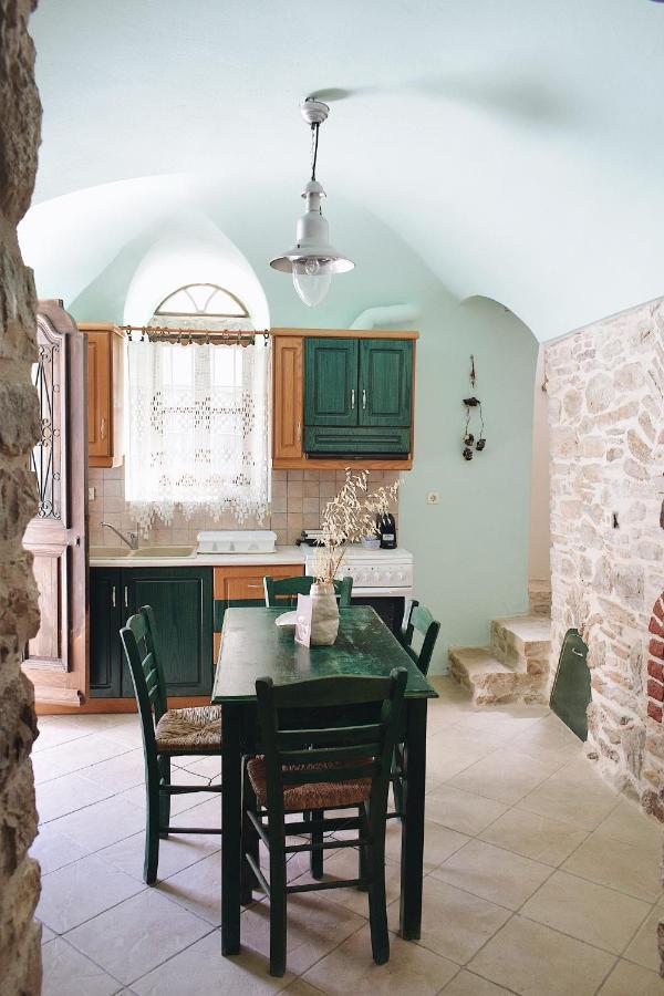 Kalamoti Yi Artistry 1-Bedroom Medieval Holiday House מראה חיצוני תמונה