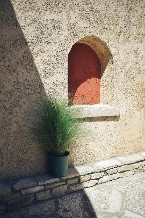 Kalamoti Yi Artistry 1-Bedroom Medieval Holiday House מראה חיצוני תמונה