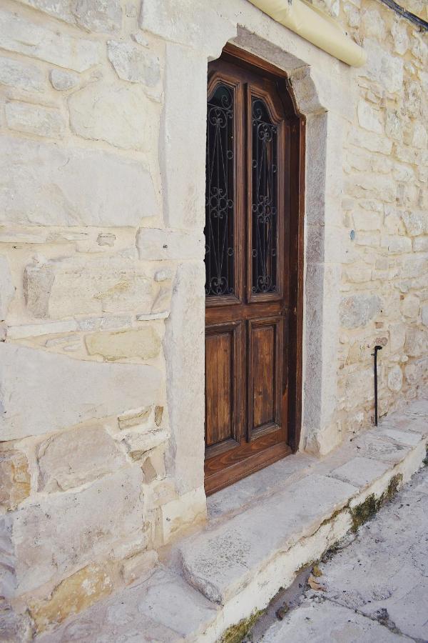 Kalamoti Yi Artistry 1-Bedroom Medieval Holiday House מראה חיצוני תמונה