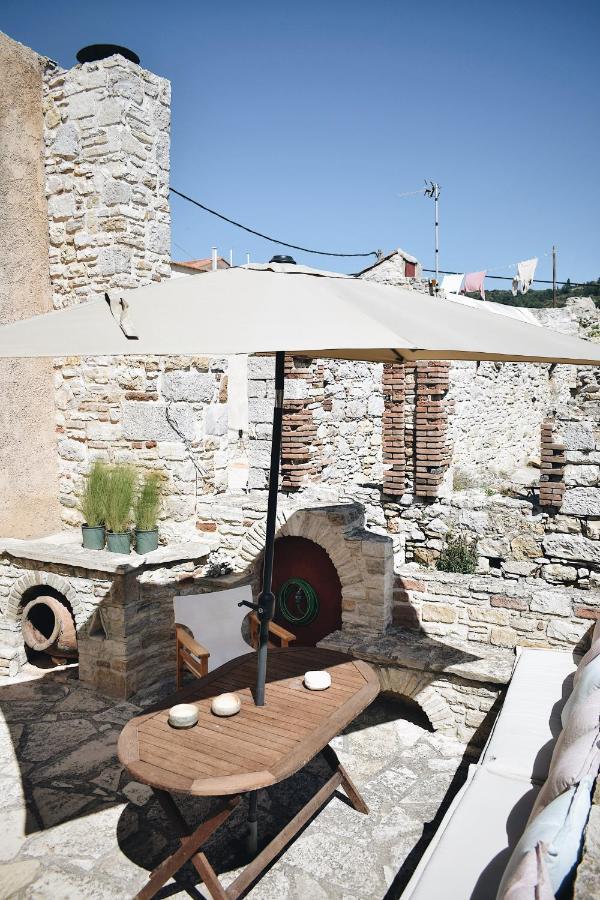 Kalamoti Yi Artistry 1-Bedroom Medieval Holiday House מראה חיצוני תמונה